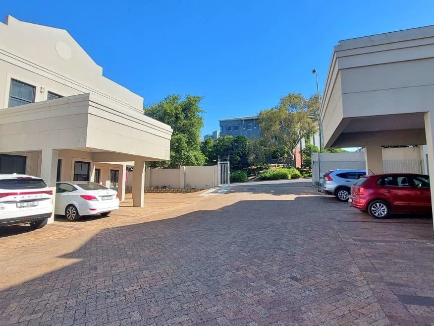 90m² Office space available to let in Sunbird Office Park, Rosenpark, Bellville.